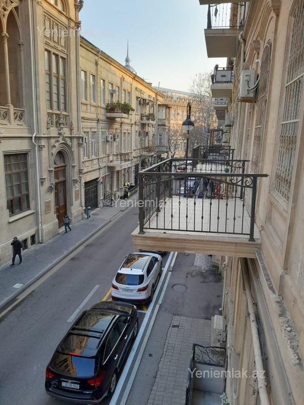 2 otaqlı mənzil satılır, Səbail, Bakı