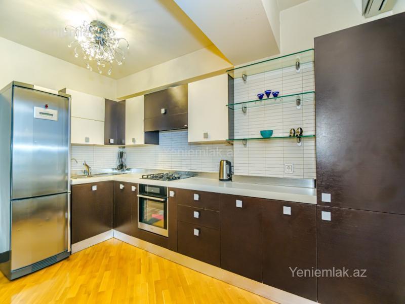 3 otaqlı Bina evi menzil, Səbail rayonu, Bakı