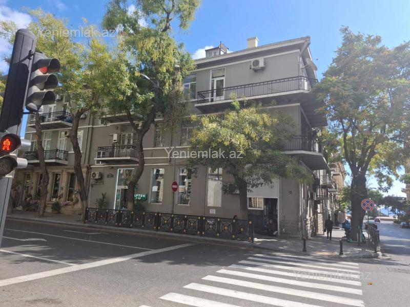6 otaqlı Bina evi menzil, Səbail rayonu, Bakı