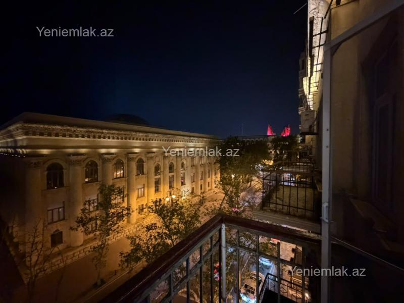 3 otaqlı Bina evi menzil, Səbail rayonu, Bakı