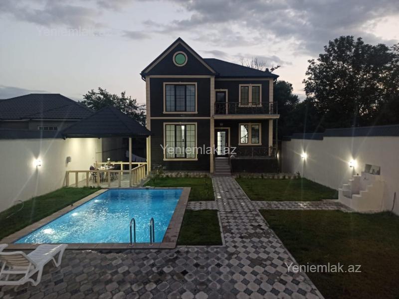Həyət evi / Villa Satılır Qəbələ Qebele r, Mirzə Fətəli Axundov k, Birbaşa dağ mənzərəsi Cay kenarina yaxin, resto