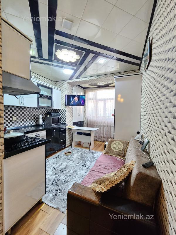 Bina evi menzil Satılır Sumqayıt 9-cu mikrorayon Sumqayıt ş. 9-cu mikrorayon 5/2-də 4 otaq mənzil satılır.Leninqrad pro
