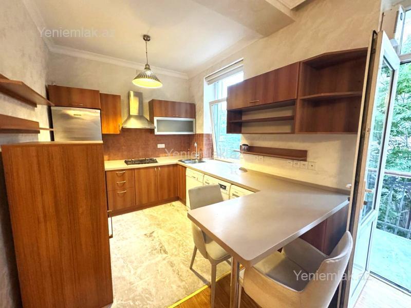 3 otaqlı Bina evi menzil, Səbail rayonu, Bakı