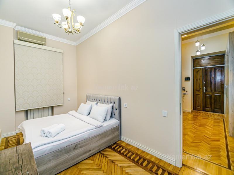 3 otaqlı Bina evi menzil, Səbail rayonu, Bakı
