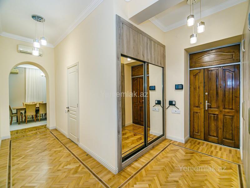 3 otaqlı Bina evi menzil, Səbail rayonu, Bakı