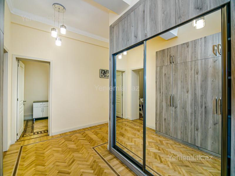 3 otaqlı Bina evi menzil, Səbail rayonu, Bakı