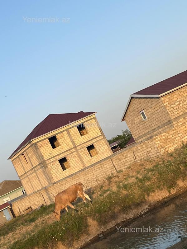 10 otaqlı Həyət evi / Villa, Biləsuvar