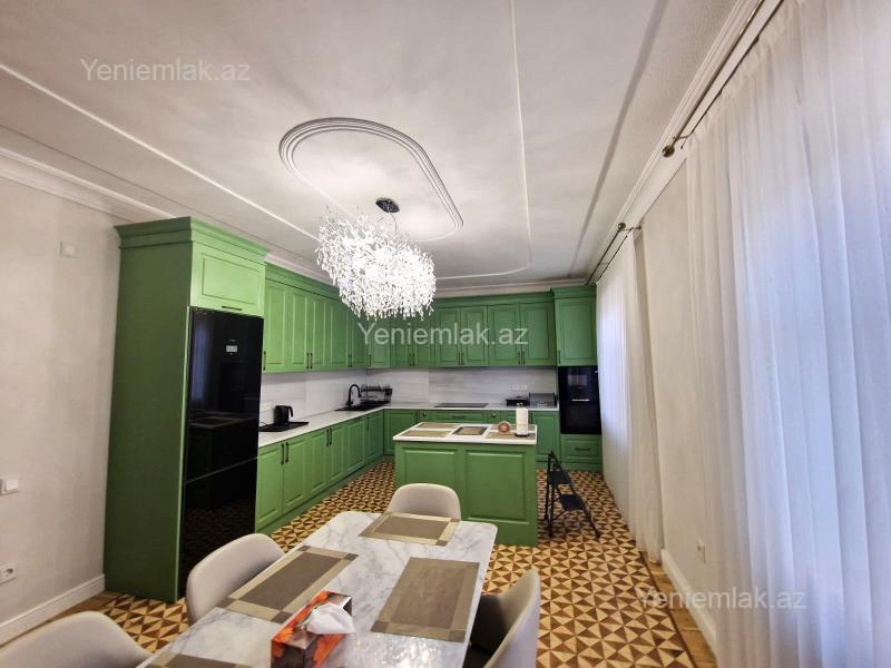 6-cı mikrorayonda 11 otaqlı həyət evi kirayə verilir, 650 m², 4 000 AZN/ay, şəkil 5 / 12
