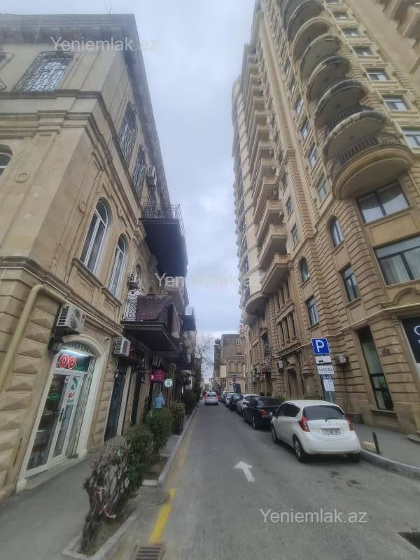 3 otaqlı Bina evi menzil, Səbail rayonu, Bakı