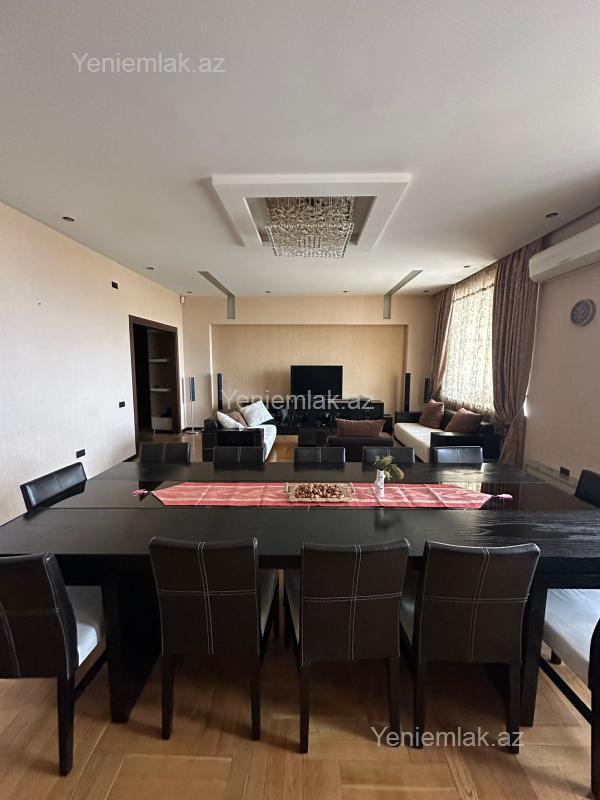 4 otaqlı mənzil, 156 m², 28 May, 2 000 AZN