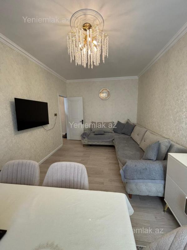 8-ci kilometrdə 2 otaqlı köhnə tikili mənzil satılır, 61 m², 181 000 AZN, şəkil 5 / 12