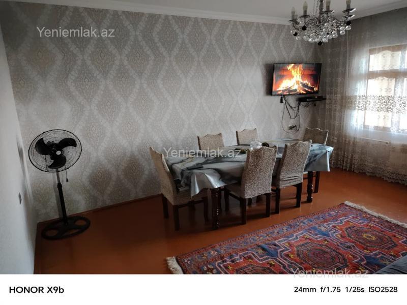 Bina evi menzil Satılır Sumqayıt 17-ci mikrorayon 17mkr 9/2 4 otaq 152000 də var təmirli. Sumqayıt şəhəri 17 mikrorayon
