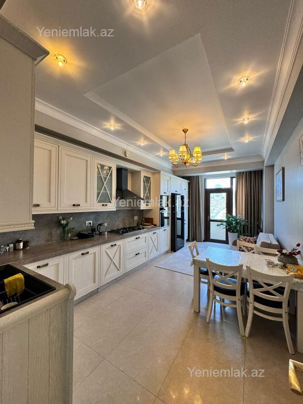 3 otaqlı mənzil, 175 m², Nizami, 650 000 AZN