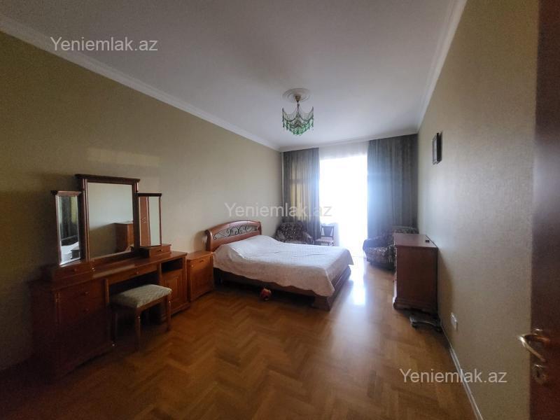 4 otaqlı mənzil, 162 m², Nizami, 1 300 AZN