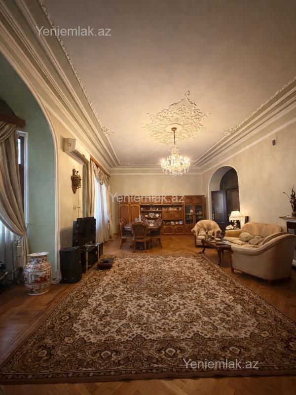 5-room old-build apartment for sale in 28 May, 210 m², 690 000 AZN, photo 2 / 12