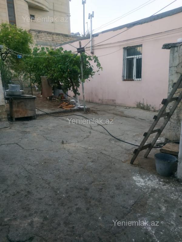 Torpaq sahəsi Satılır Bakı Binəqədi rayonu Vorovskide, C.Xendan kuc.-de 4.5 sot KUCALI TORPAQ SATILIR. Icinde kohne tik
