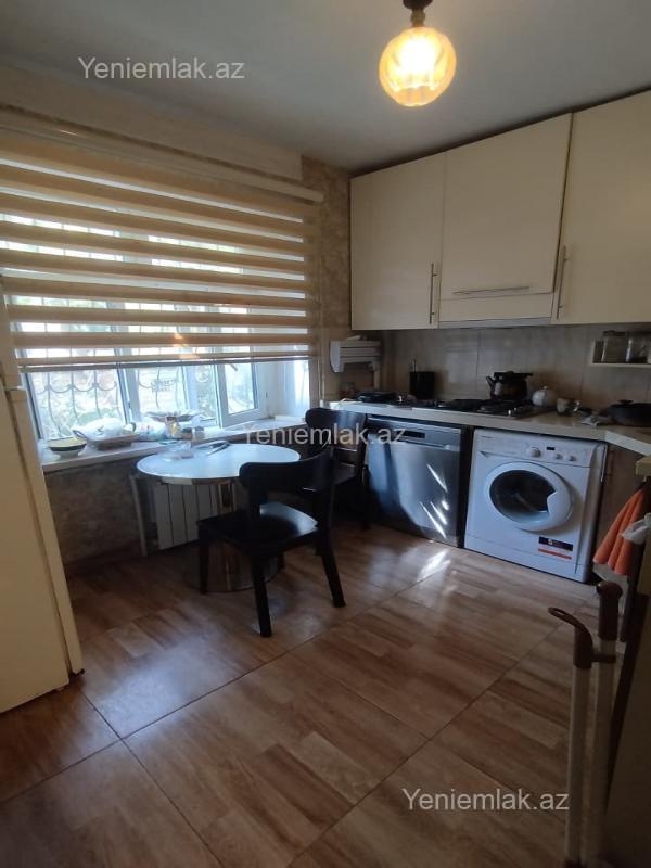 8-ci mikrorayonda 4 otaqlı köhnə tikili mənzil satılır, 90 m², 235 000 AZN, şəkil 2 / 12