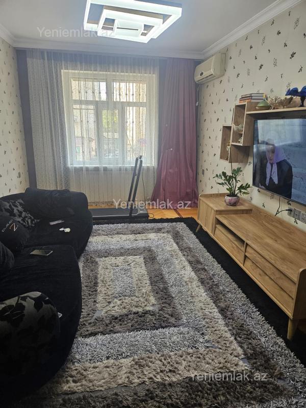 Bina evi menzil Satılır Bakı Xətai rayonu Əhmədli Kiyev layihəli, orta blok, döşəmə parket, qapılar və pəncərələr dəyişi