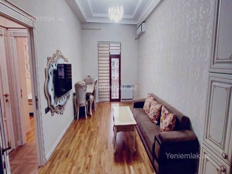 Bina evi menzil Kirayə Sumqayıt Sumqayıt Bulvarı Sumqayıt bulvarı Kristal 1 8/7-ci mərtəbəsi 2 otaq studio mənzil tam ə