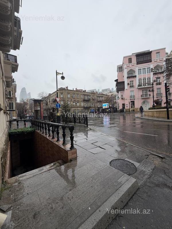 Commercial space · 80 m² · floor 1/5, İçəri Şəhər