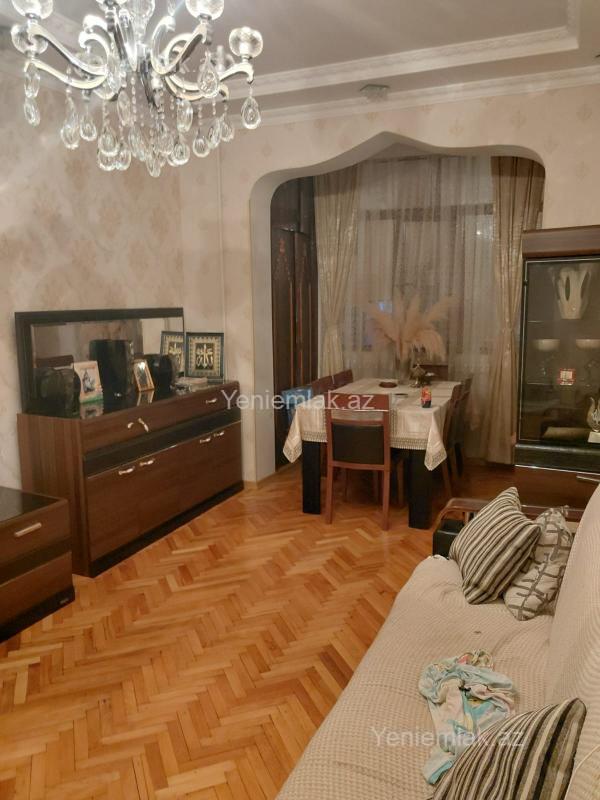 8-ci mikrorayonda 4 otaqlı köhnə tikili mənzil satılır, 140 m², 263 000 AZN, şəkil 2 / 12