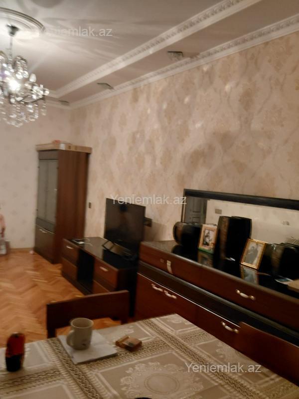 8-ci mikrorayonda 4 otaqlı köhnə tikili mənzil satılır, 140 m², 263 000 AZN, şəkil 3 / 12