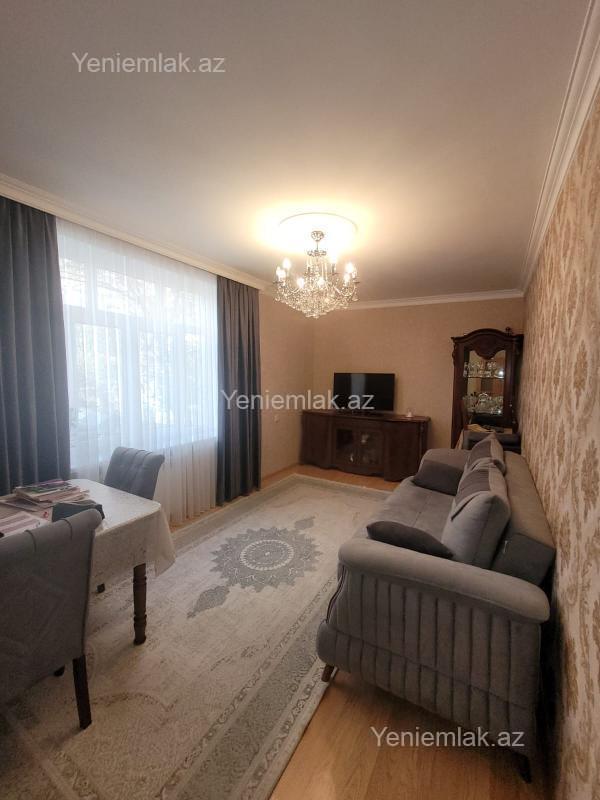 Bina evi menzil Satılır Sumqayıt 17-ci mikrorayon Təcili Satilir Sumqayit şəhər 17mkr 5/1i 2 otaq əla tam təmirli mənzi