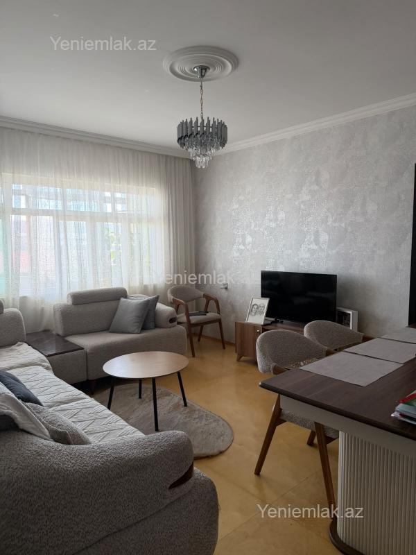 Bina evi menzil Satılır Sumqayıt 17-ci mikrorayon Sumqayıt ş. 17-ci mikrorayonda 9 mərtəbəli binanın 7-cı mərtəbəsində
