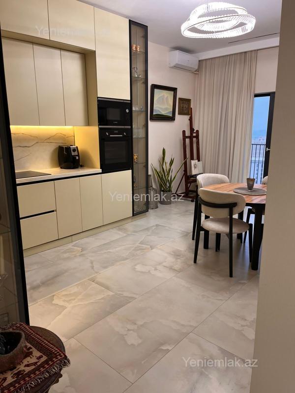 Bina evi menzil Satılır Bakı Xətai rayonu Ünvan: Xətai rayonu, Xətai metrosu, Xəqani Rüstəmov küç. -Sahə: 92 Kv/m. -Q