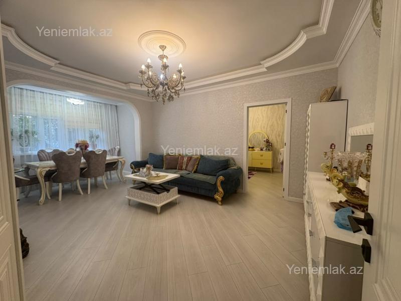 Bina evi menzil Satılır Sumqayıt 13-cü mikrorayon Sumqayıt şəhər 13-cü mkr 9/2-ci mərtəbəsi 4 otaqlı mənzil satılır.