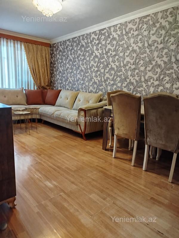 Bina evi menzil Satılır Sumqayıt 8-ci mikrorayon Satılır 2 otaq.Sumqayıt şəhəri 8-ci mik 5/5-ci mərtəbəsi orta ev.Yaxın