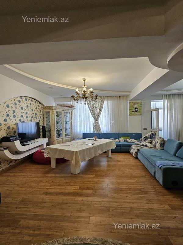 3-комнатная квартира, 120 м², Qurtuluş 93, 145 000 AZN