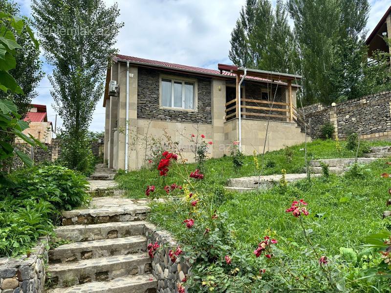 Həyət evi / Villa Günlük Quba Quba rayonu Qecres erazisinde mukemmel serati olan evi kiraye verirem evin her cur serat