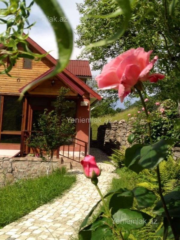 Həyət evi / Villa Günlük Quba Quba rayonu Kusnetqaza erazisinde mukemmel serati olan isti hovuzlu evi kiraye verirem e