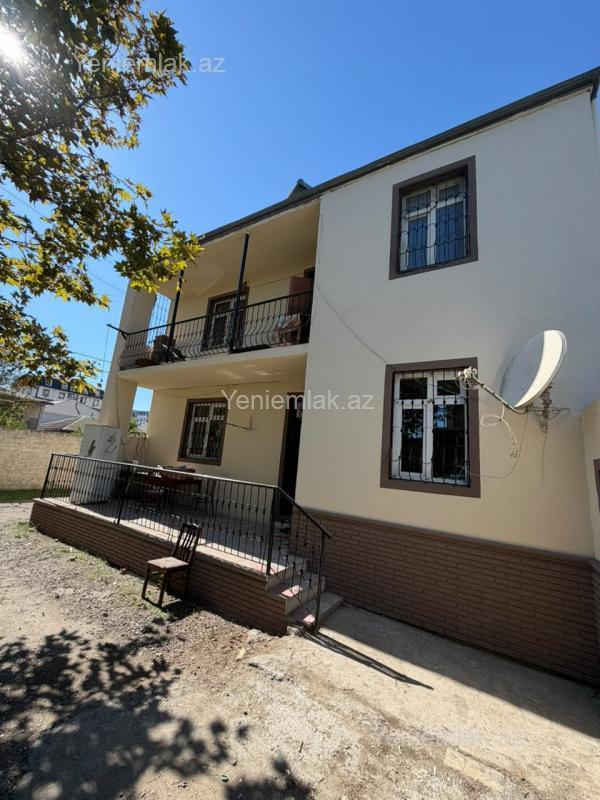 Bina evi menzil Kirayə Xırdalan ş. Əmlak 2 mərtəbə yeni tikili evdi.1 ci mərtəbə 2 otaq 2 ci mərtəbə 3 otaqdı.Təmirdən