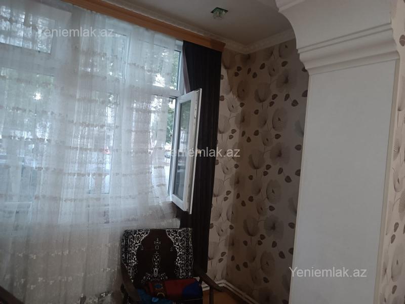 Bina evi menzil Satılır Sumqayıt 9-cu mikrorayon Sumqayıt şəhəri 9 mkr. 5/1 mərtəbəsində 2 otaqlı mənzil satılır. Orta