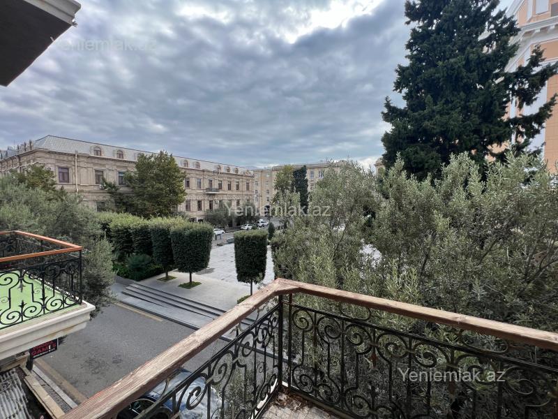 4 otaqlı Bina evi menzil, Səbail rayonu, Bakı