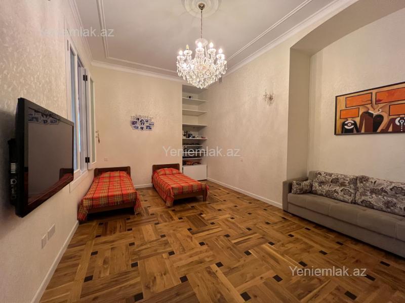 4 otaqlı Bina evi menzil, Səbail rayonu, Bakı
