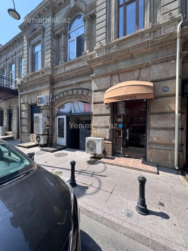 Bina evi menzil Satılır Bakı Səbail rayonu Şəhərin mərkəzində,italyan -arxitektur layihəli binada,2-2 mərtəbəsində yerl