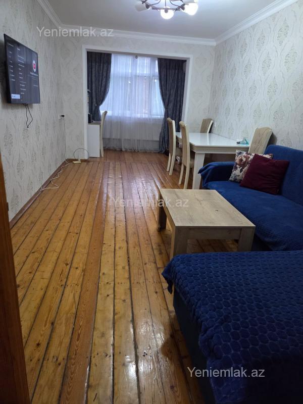 Bina evi menzil Satılır Sumqayıt 8-ci mikrorayon Sumqayit seh. 8-ci mkr. 5/2 3 otaq +12m² artirmasi olan menzil sa
